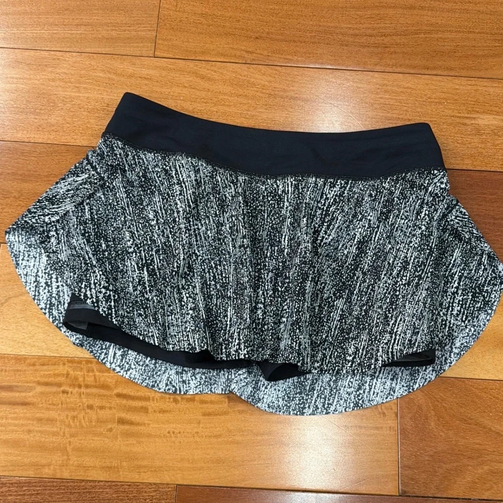 NWOT Lululemon Pace Rival Skirt Womens Black White Static Print Skort Size 8
